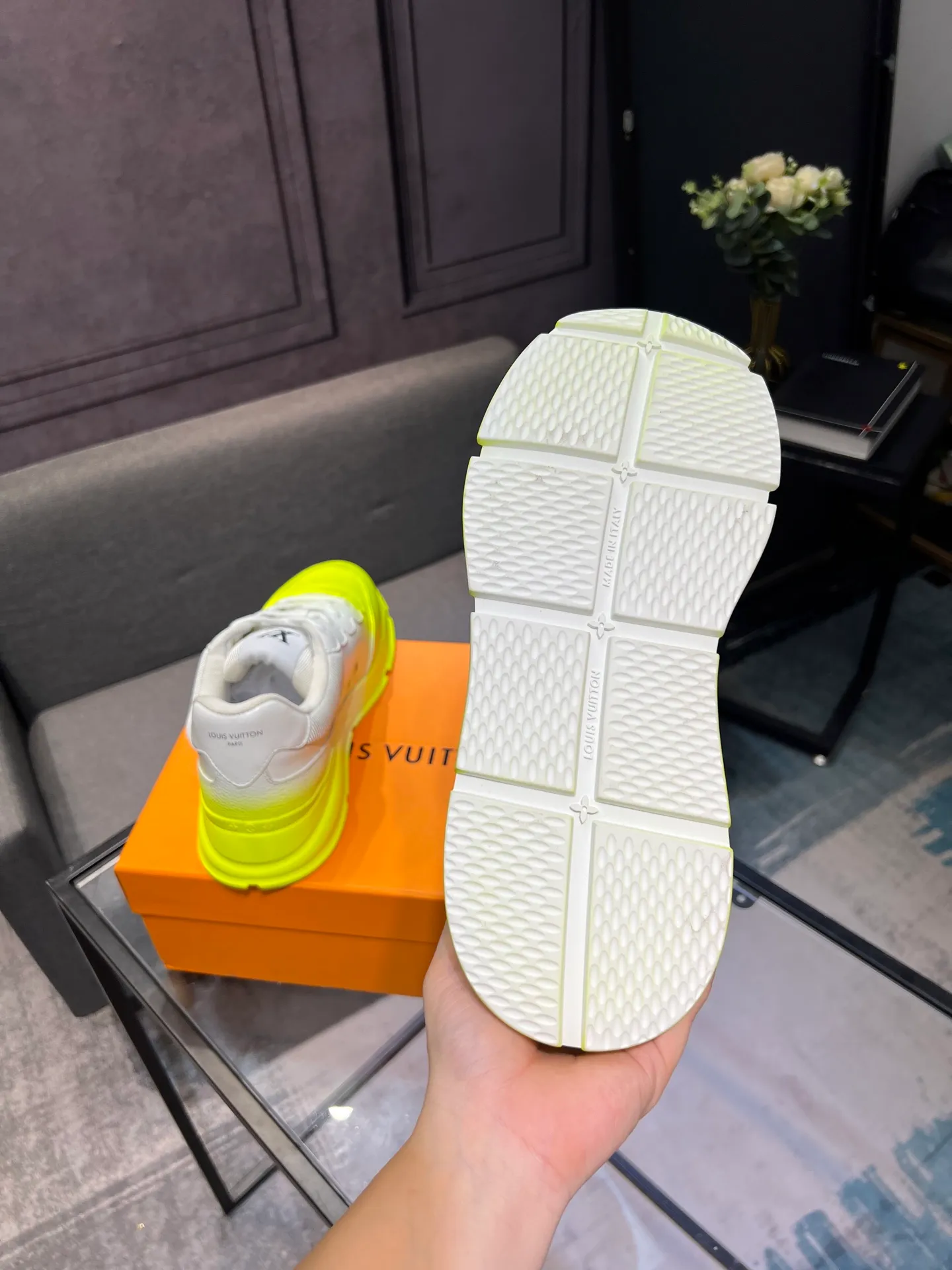 Men's shoes 💰760 LV | Louis Vuitton 2025𝐬𝐬 Spring and summer new styles, couples' models, men's models come out first. The counter focuses on the latest casual shoes. Hard goods are new🆕 ❥Purchase level! Full of high-end feel! A popular model among bloggers at home and abroad, it’s retro and fashionable and looks amazing on your feet! Wear a lot of happiness! Mainly recommended model on the official website★ ▪️Upper: Original custom-made imported calfskin fabric ▪️Inner lining: breathable gauze imported from Italy ▪️Outsole: rubber foam ➕tpu high-end outsole ▪️Shoe size: 36-44 (customized for 45 and 46)